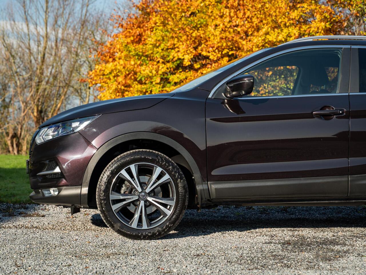 Nissan QASHQAI 1.3 DIG-T N-Connecta // trekhaak // panorama dak