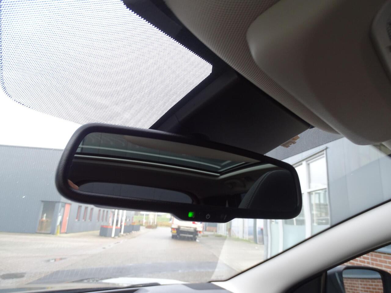 Nissan QASHQAI 1.3 DIG-T N-Connecta AUTOMAAT | PANORAMA DAK | FULL LED PAKKET | WINTER PAKKET | STOELVERWARMING | NAVIAGTIE | ACHTERUIT RIJ CAMERA | AFNEEMBARE TREKHAAK | AIRCO/ECC |