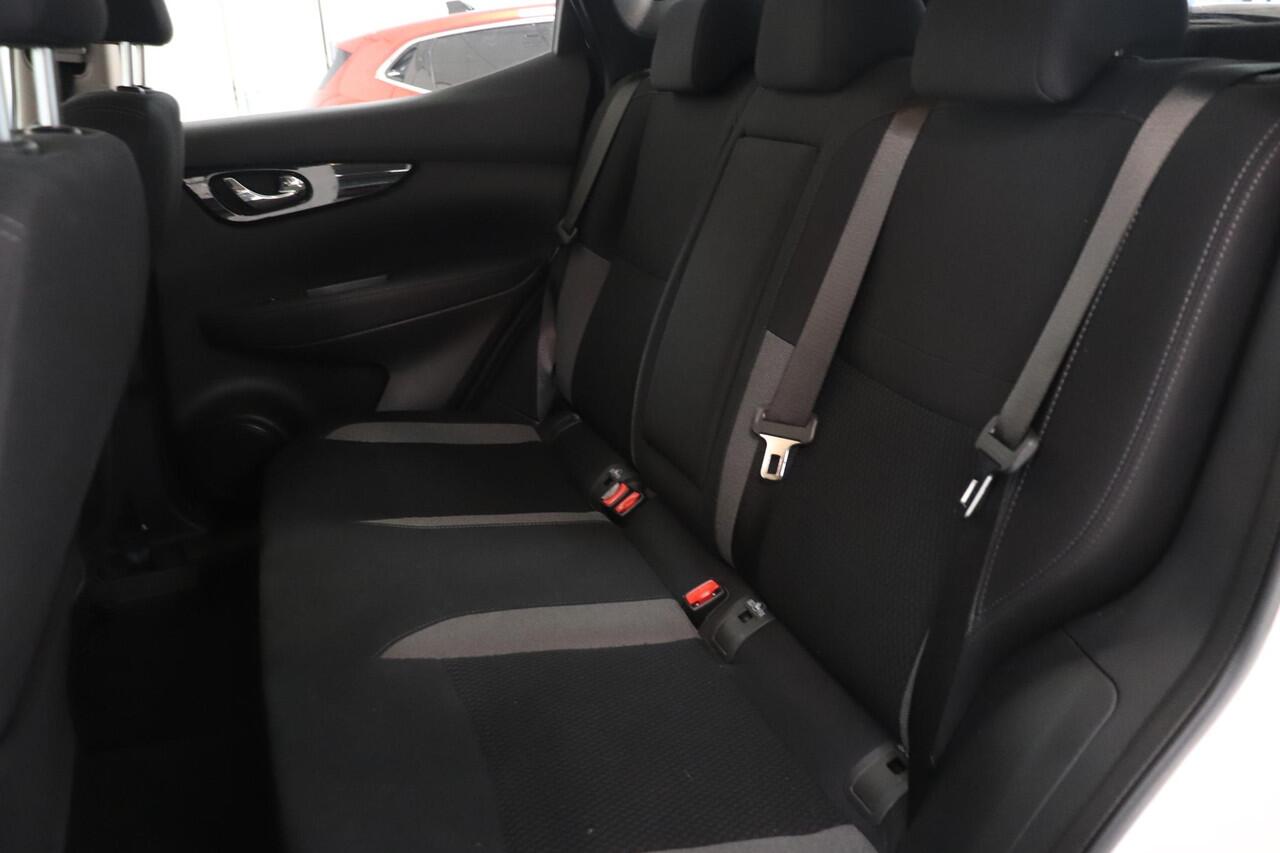 Nissan QASHQAI 1.3 DIG-T N-Connecta | Camera | Navigatie | Voorruitverwarming | Trekhaak | All season banden | AppleCarplay AndroidAuto |