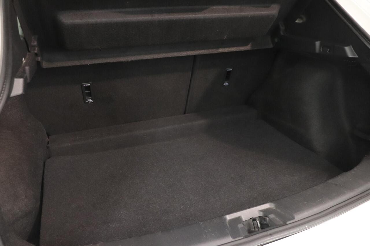 Nissan QASHQAI 1.3 DIG-T N-Connecta | Camera | Navigatie | Voorruitverwarming | Trekhaak | All season banden | AppleCarplay AndroidAuto |