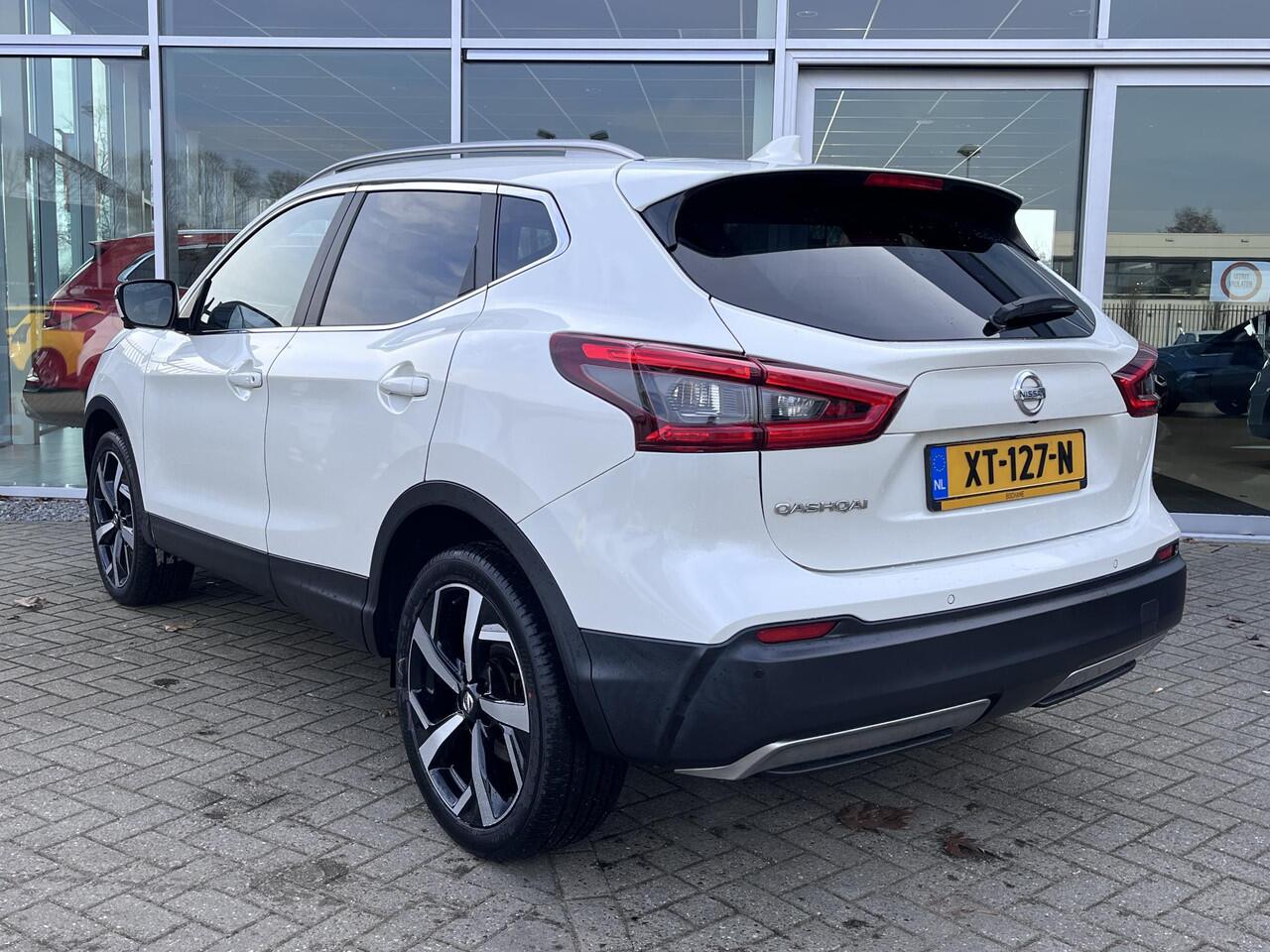 Nissan QASHQAI 1.2 Tekna + 360 camera - Halfleder interieur - Panormadak - Stoelverwarming - Blindspot Warning