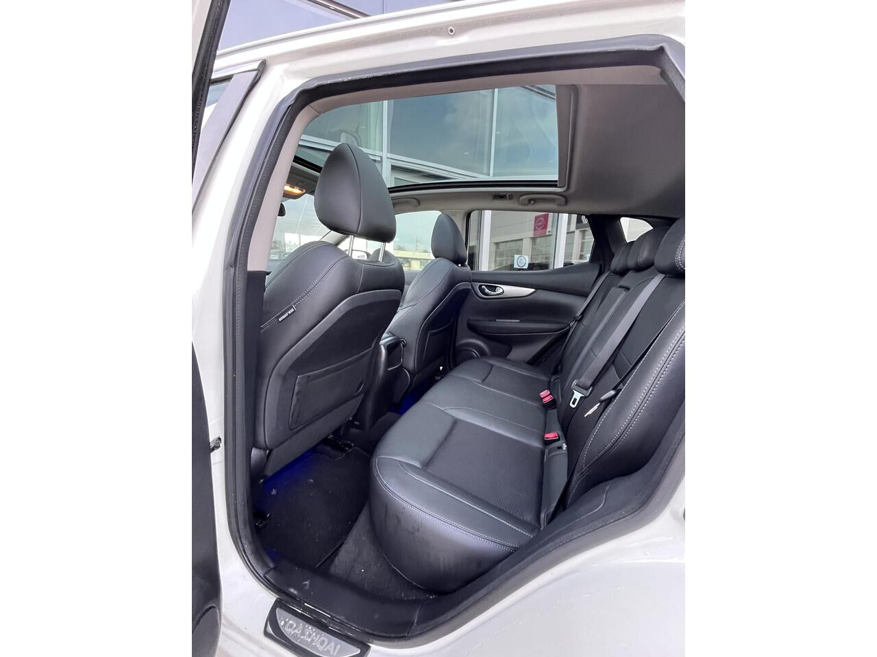 Nissan QASHQAI 1.2 Tekna + 360 camera - Halfleder interieur - Panormadak - Stoelverwarming - Blindspot Warning