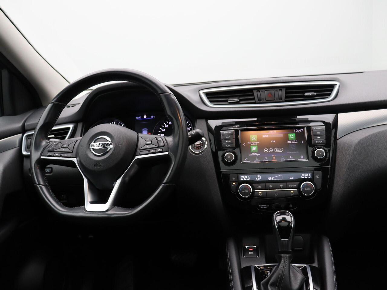 Nissan QASHQAI 158pk DIG-T N-Connecta | Panoramadak | Rondomzicht Camera | Trekhaak |
