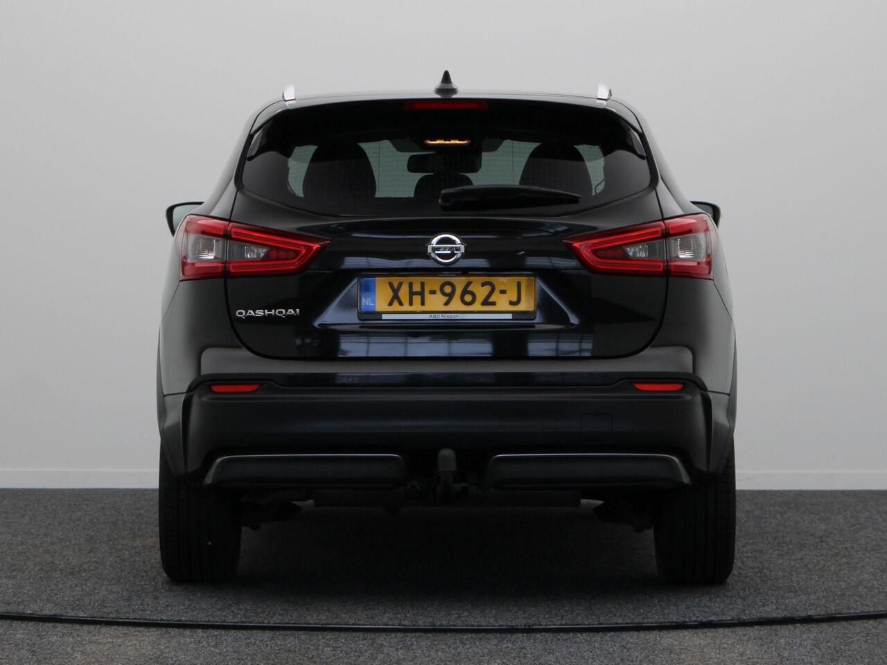 Nissan QASHQAI 158pk DIG-T N-Connecta | Panoramadak | Rondomzicht Camera | Trekhaak |