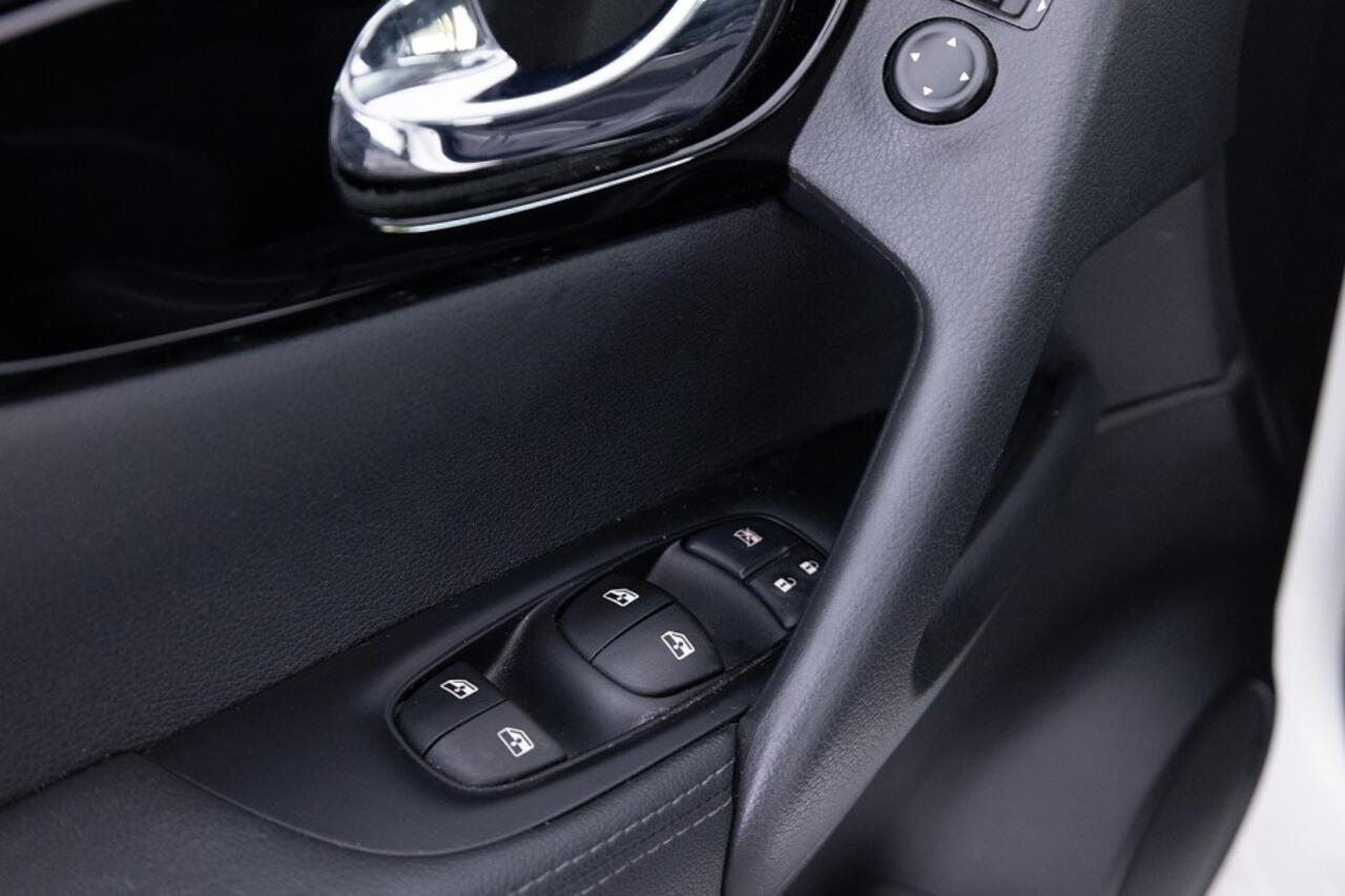 Nissan QASHQAI 1.3 DIG-T N-Connecta | PANORAMADAK | KEYLESS | 360 Camera ? 1e Eigenaar