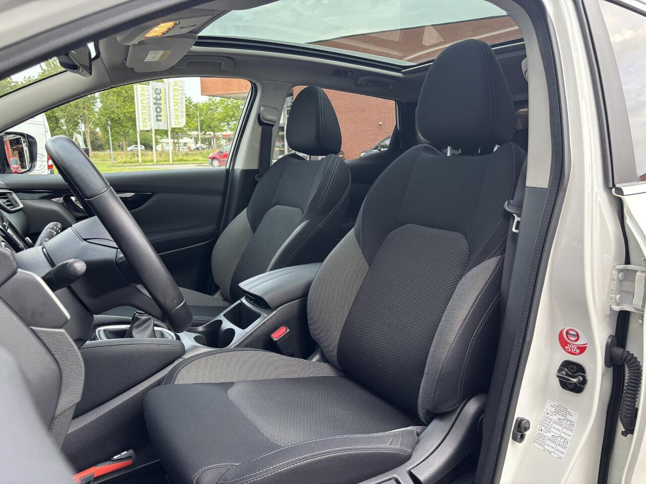 Nissan QASHQAI 1.3 DIG-T N-Connecta Design Pack | Trekhaak | Panoramadak | Apple Carplay/Android Auto | 360° Camera | Keyless Entry | Navigatie | DAB