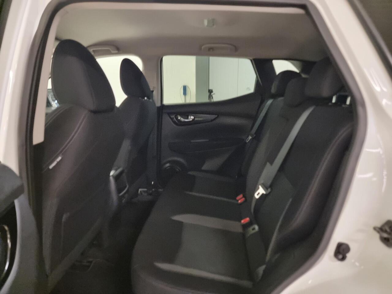 Nissan QASHQAI 1.3 DIG-T N-Connecta | Trekhaak | Navigatie | Stoelverwarming |