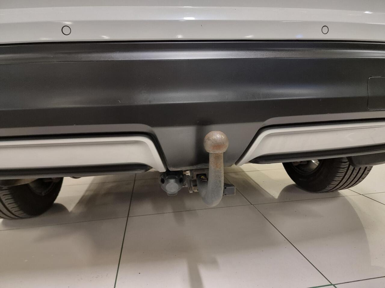 Nissan QASHQAI 1.3 DIG-T N-Connecta | Trekhaak | Navigatie | Stoelverwarming |