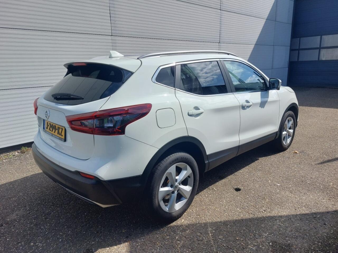 Nissan QASHQAI 1.3 DIG-T Bus. Ed.