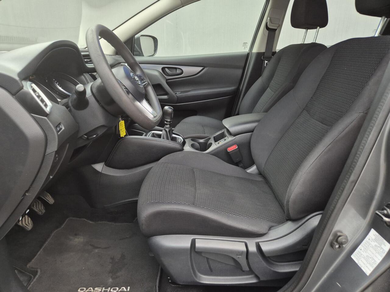Nissan QASHQAI 1.3 MHEV Visia Handgeschakeld / Dealer onderhouden / Trekhaak Vast / Trekgewicht 1300 kg / Stoelverwarming / Cruise control / Airco / Elektrische ramen voor en achter / Parkeersensoren voor en achter /