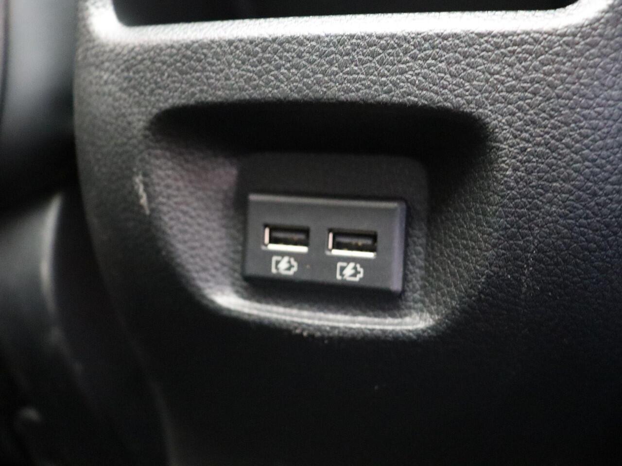 Nissan QASHQAI 1.3 DIG-T Design Edition | Rondom Zicht Camera | 19 Inch Velgen | Stoelverwarming | Elektrische Stoelen |