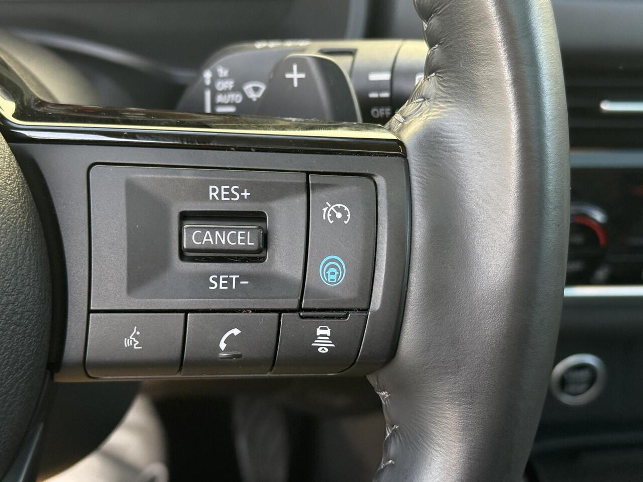 Nissan QASHQAI 1.3 MHEV Xtronic Premiere Edition / Trekhaak 1800 KG / Panoramadak / Head-up Display / Navigatie / 360 Graden Camera / Adaptive Cruise Control / Dual-Zone Climate Control /