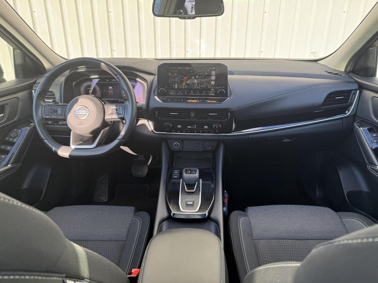 Nissan QASHQAI 1.3 MHEV Xtronic Premiere Edition / Trekhaak 1800 KG / Panoramadak / Head-up Display / Navigatie / 360 Graden Camera / Adaptive Cruise Control / Dual-Zone Climate Control /