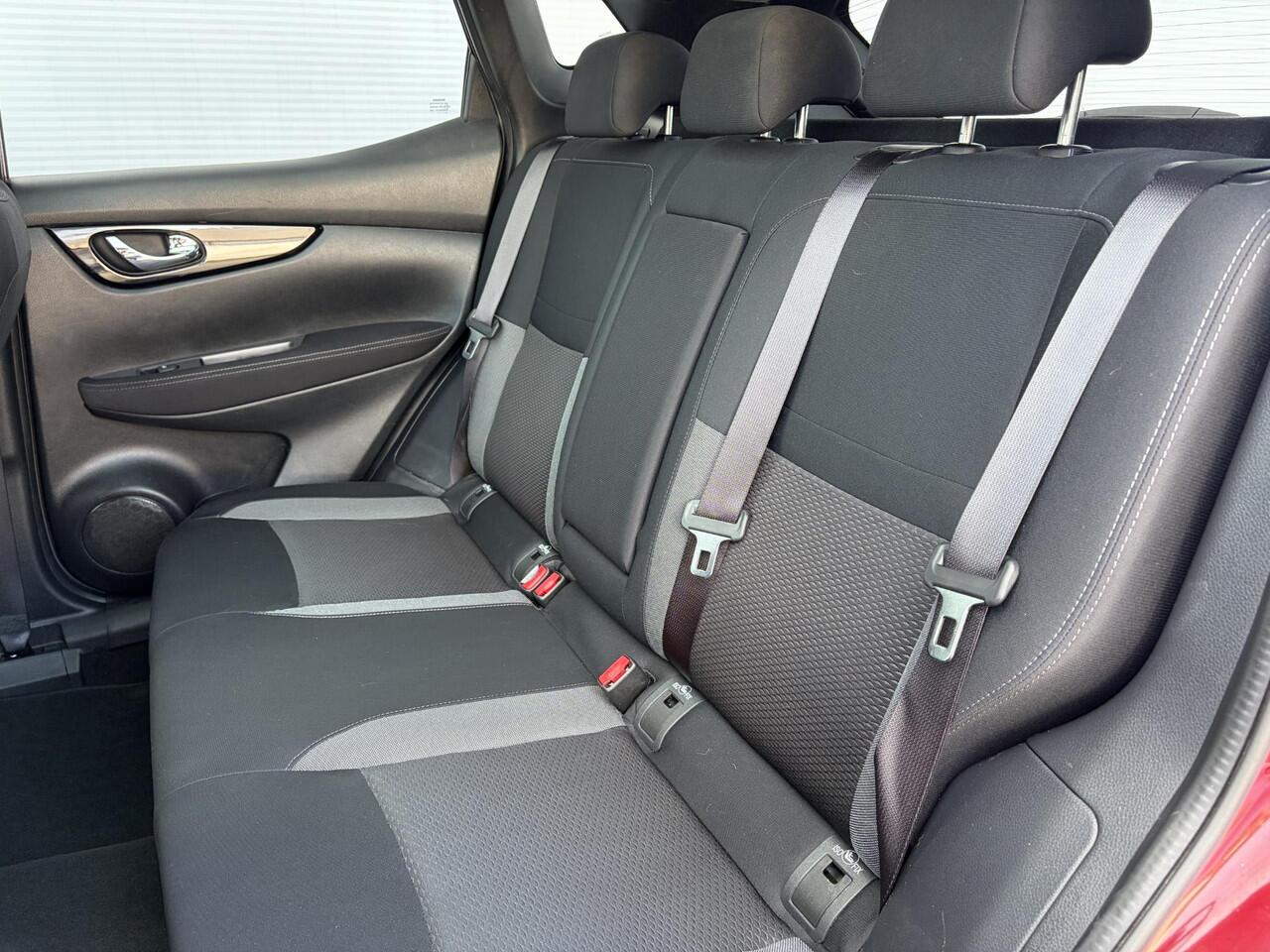 Nissan QASHQAI 1.3 DIG-T Design Edition / Trekhaak 1500 kg/ Airco (automatisch) / Cruise control / Dealer onderhouden/
