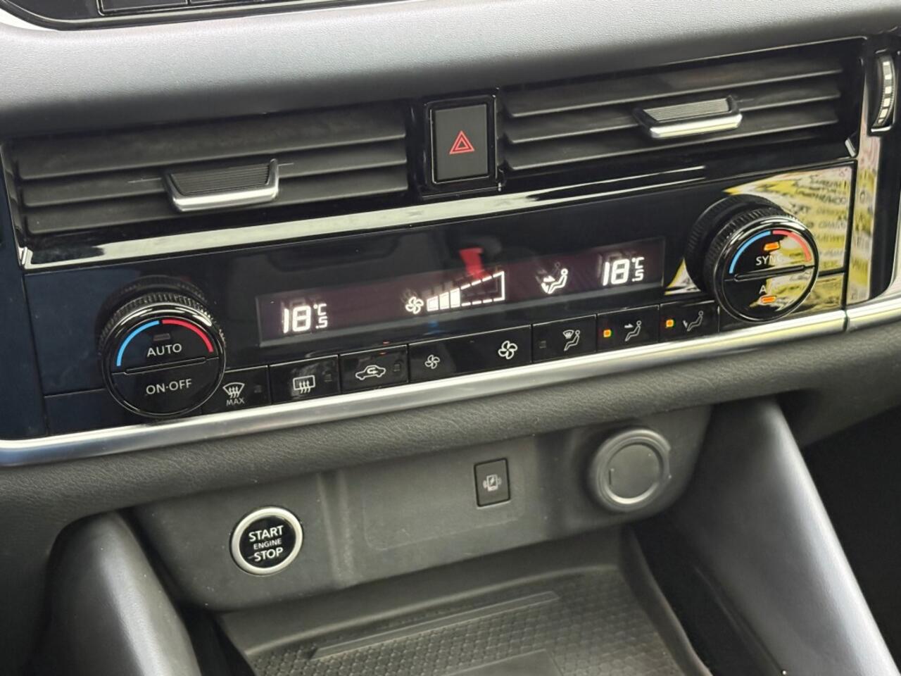 Nissan QASHQAI 1.3 MHEV XTRONIC 158PK TEKNA HALF-LEER NAVI PANO-DAK CAMERA HEAD-UP CARPLAY