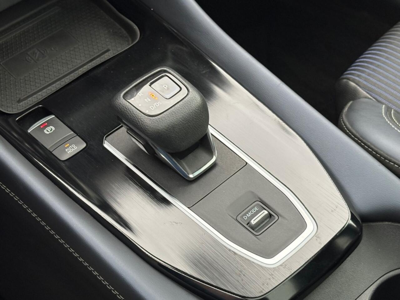 Nissan QASHQAI 1.3 MHEV XTRONIC 158PK TEKNA HALF-LEER NAVI PANO-DAK CAMERA HEAD-UP CARPLAY