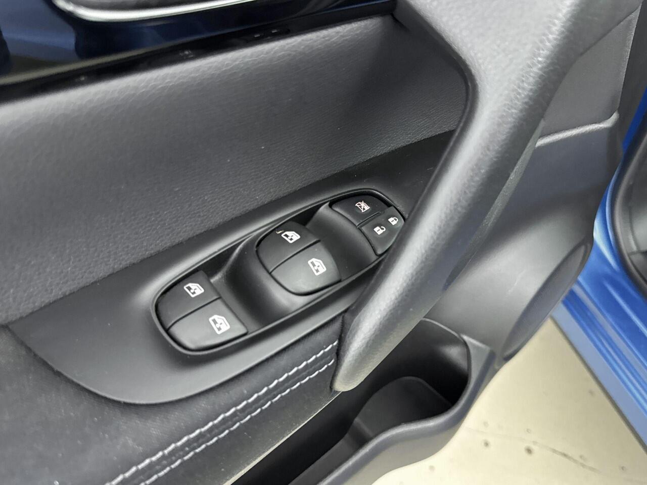 Nissan QASHQAI 1.3 DIG-T Design Edition 140PK | Trekhaak | Navigatie | Panoramadak | 360 Graden Camera | Climate Control | Apple CarPlay & Android Auto