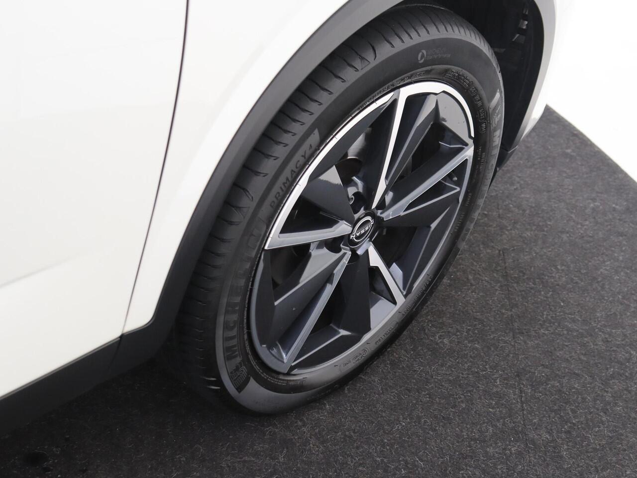 Nissan QASHQAI 1.3 MHEV Xtronic Tekna Trekhaak Cold pack zwart dak