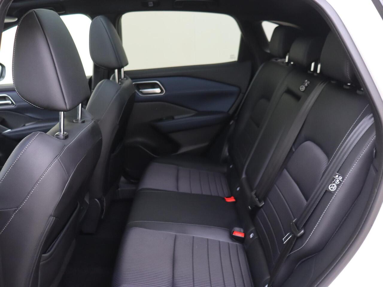 Nissan QASHQAI 1.3 MHEV Xtronic Tekna Trekhaak Cold pack zwart dak