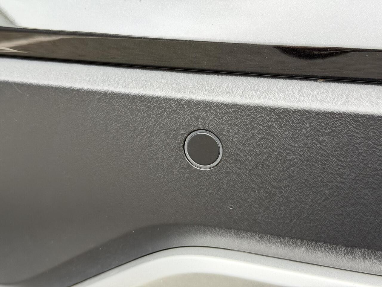 Nissan QASHQAI N-Connecta 1.3 MHEV 158PK Xtronic Automaat Navigatie, Rondomzichtcamera, Keyless, Trekhaak, Panoramadak, Elektrische Kofferklep