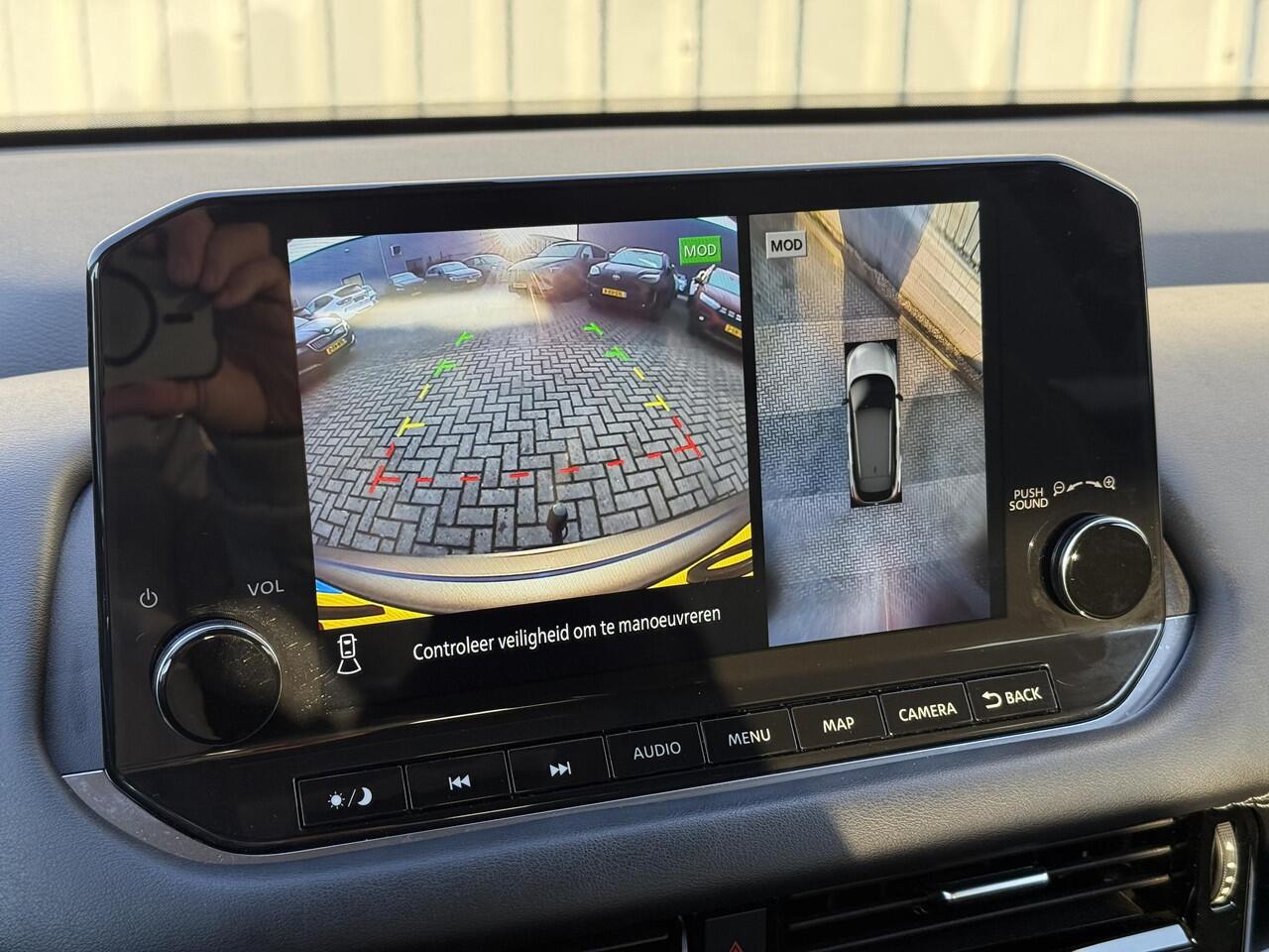 Nissan QASHQAI 1.3 MHEV Xtronic N-Connecta / Trekhaak 1800 KG / 360 Camera / Stoel/Stuurverwarming / Voorruitverwarming / Navigatie / Dual-Zone Climate Control / Adaptive Cruise Control / Keyless /