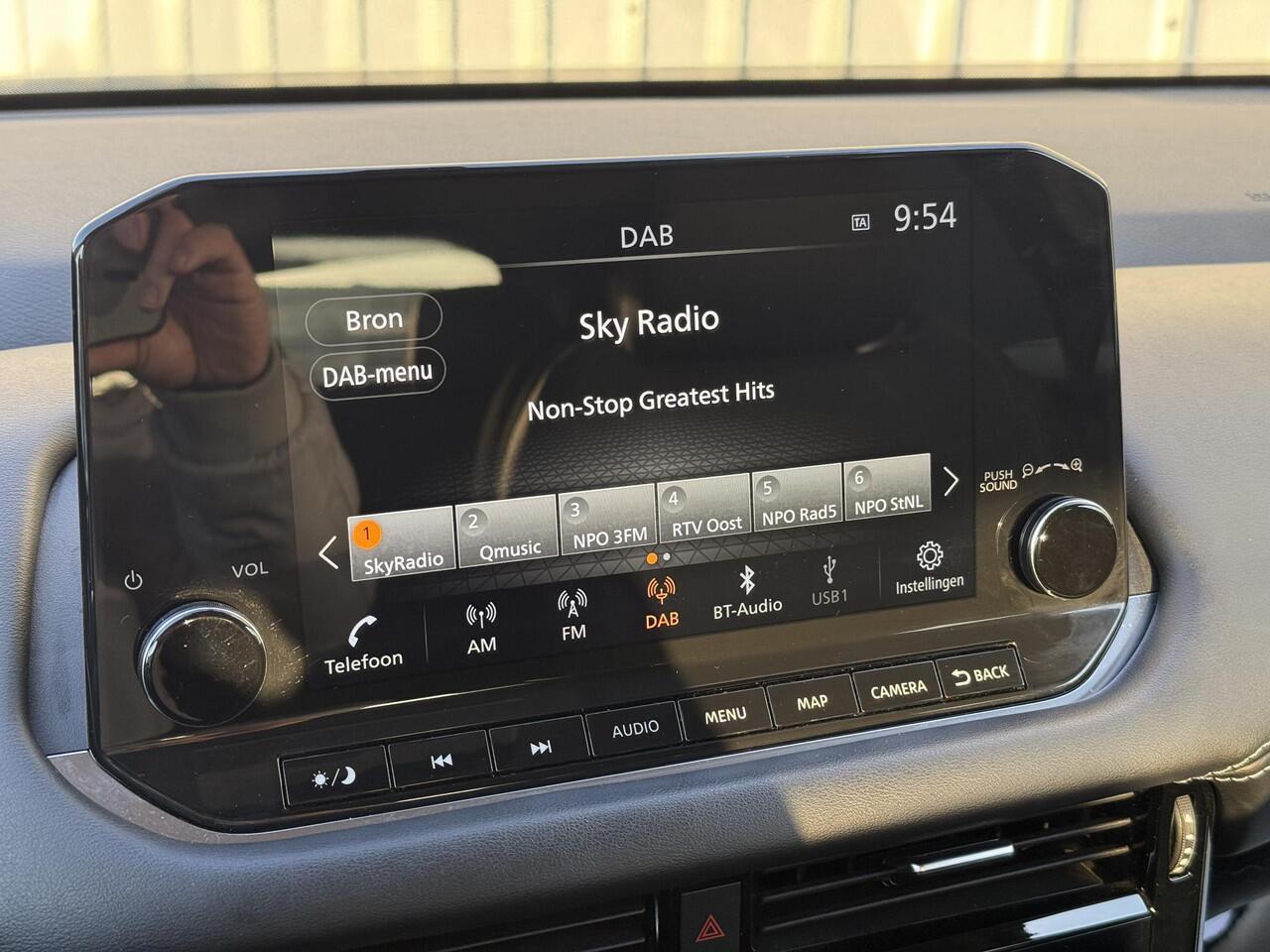 Nissan QASHQAI 1.3 MHEV Xtronic N-Connecta / Trekhaak 1800 KG / 360 Camera / Stoel/Stuurverwarming / Voorruitverwarming / Navigatie / Dual-Zone Climate Control / Adaptive Cruise Control / Keyless /