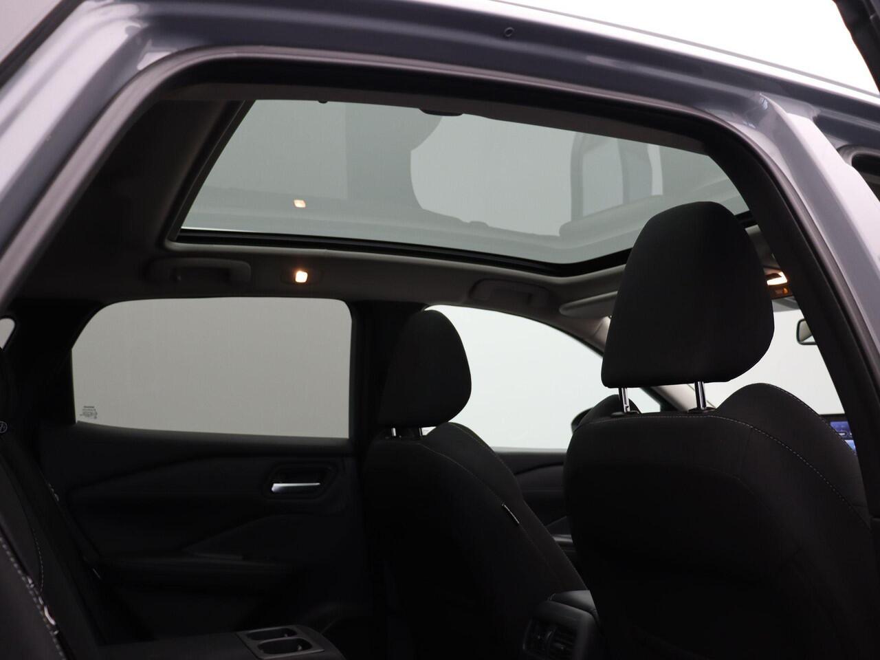 Nissan QASHQAI 140pk MHEV N-Connecta | Panoramadak | Rondomzicht camera | Trekhaak | Apple Carplay & Android Auto |