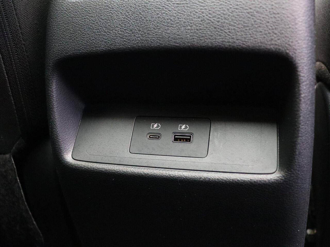 Nissan QASHQAI 140pk MHEV N-Connecta | Panoramadak | Rondomzicht camera | Trekhaak | Apple Carplay & Android Auto |