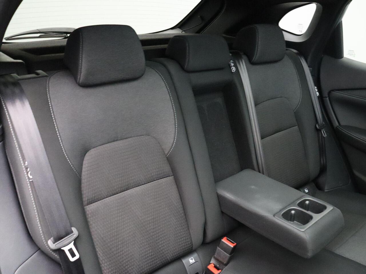 Nissan QASHQAI 140pk MHEV N-Connecta | Panoramadak | Rondomzicht camera | Trekhaak | Apple Carplay & Android Auto |