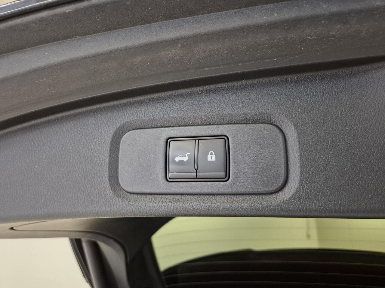 Nissan QASHQAI 1.3 MHEV 158 Tekna Plus | Panoramadak | Elektrisch bedienbare achterklep | BOSE Audio |