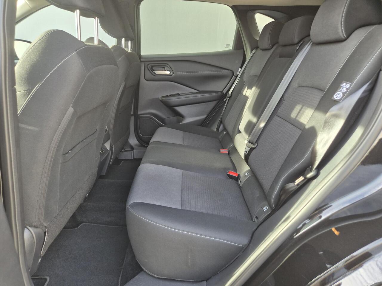 Nissan QASHQAI 1.3 MHEV Xtronic N-Connecta Automaat / Cold Pack / Trekgewicht 1800 kg / Rondomzicht camera / Adaptief CC / Stuur-, Stoel en Voorruit verwarming / Apple Carplay Android Auto / Draadloze telefoon opladen /r