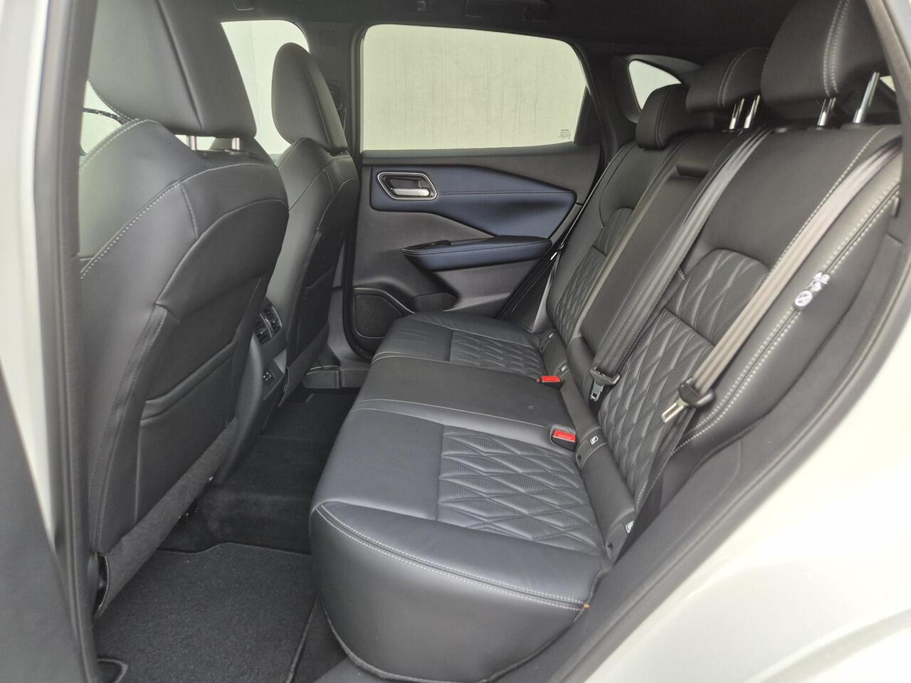 Nissan QASHQAI 1.3 MHEV Xtronic Tekna Plus Automaat / Fabrieksgarantie tot 09-2026<100.000 km / Dealer onderhouden / Trekhaak vast / Allseason banden / Trekgewicht 1800 kg / Panoramadak /