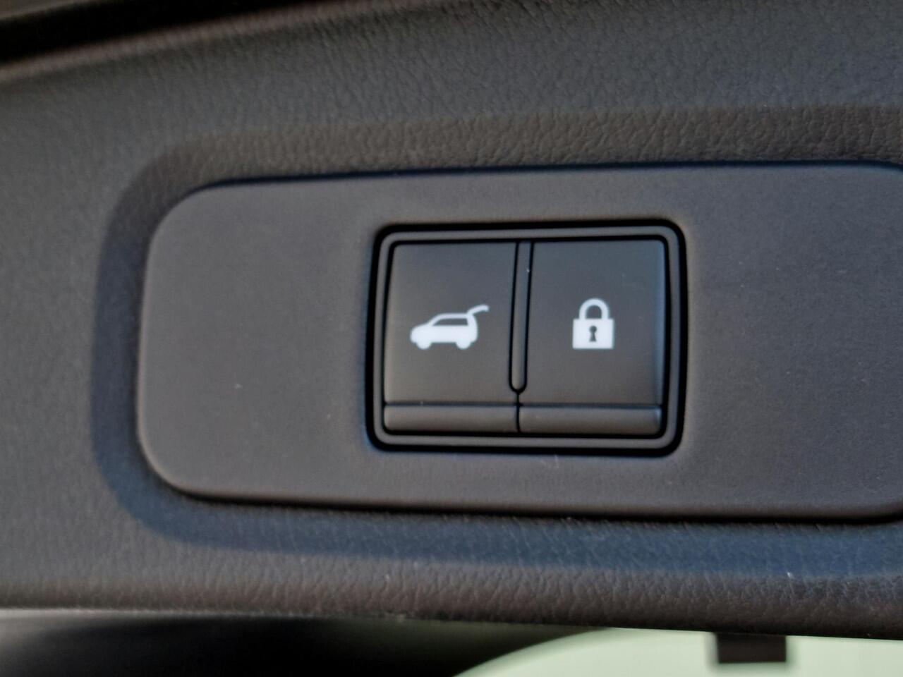 Nissan QASHQAI 1.3 MHEV Tekna / Trekhaak (1400KG Trekgewicht) / Panoramadak / 360 graden camera / Adaptieve Cruise Control / Head Up display