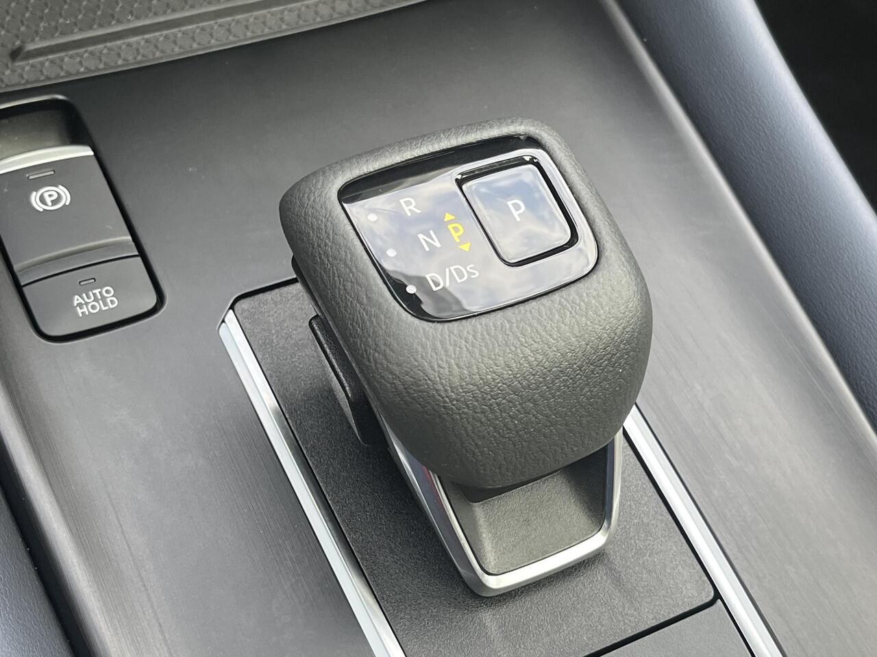 Nissan QASHQAI 1.3 MHEV Xtronic Tekna Plus / HUD / Panoramadak / Allseason banden / Trekgewicht 1800 kg / Elektrische achterklep / Stoel met massage functie / Rondomzicht camera / Stuur-, Stoel en Voorruit verwarming / Bose Audio Systeem /