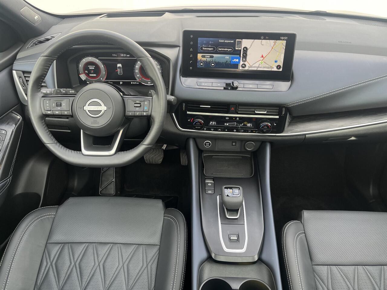 Nissan QASHQAI 1.3 MHEV Xtronic Tekna Plus / HUD / Panoramadak / Allseason banden / Trekgewicht 1800 kg / Elektrische achterklep / Stoel met massage functie / Rondomzicht camera / Stuur-, Stoel en Voorruit verwarming / Bose Audio Systeem /