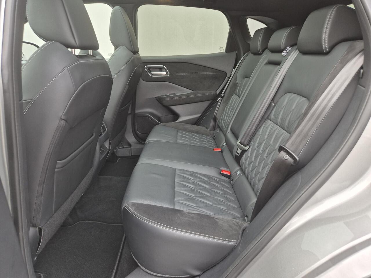 Nissan QASHQAI 1.3 MHEV Xtronic Tekna Plus Automaat / Nieuw model / Facelift / HUD / Panoramadak / Trekgewicht 1800 kg / Stuur-, Stoel en Voorruit verwarming / Elektrische achterklep / Stoel met massage functie /