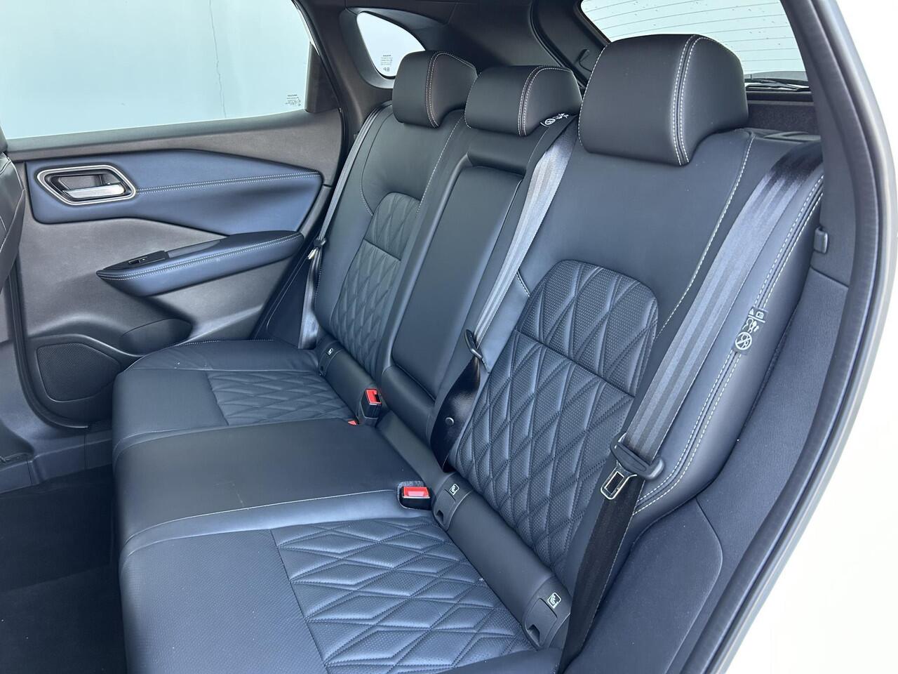 Nissan QASHQAI 1.5 e-Power Tekna Plus / Panoramadak / 360° Camera / HUD / Apple Carplay & Android Auto / Stuur- en Stoelverwarming / Voorruitverwarming / Keyless Entry & Start / Adaptieve Cruise Control / Climate Control / Elektrisch Verstelbare Voorstoelen met geheugen