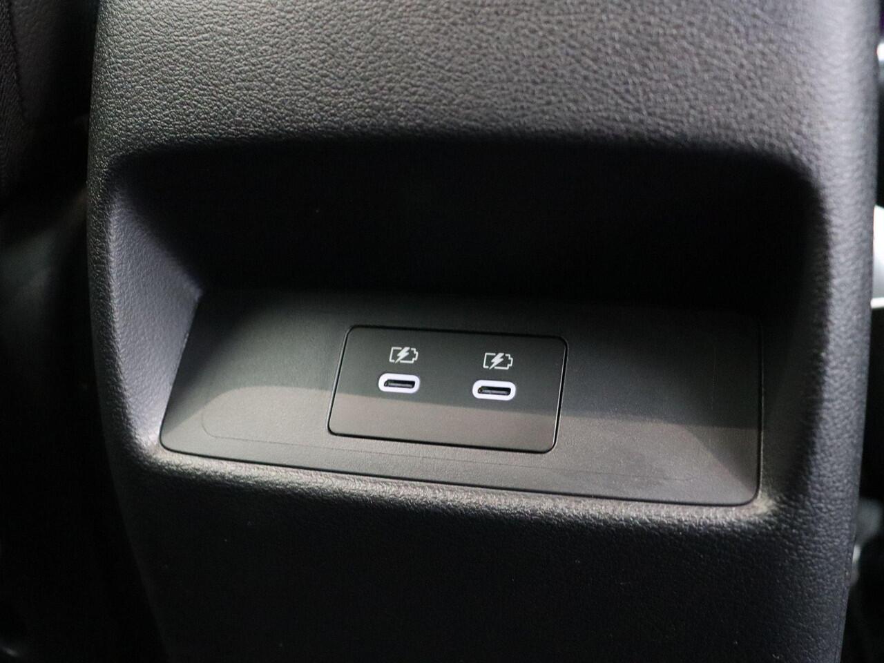 Nissan QASHQAI 158pk MHEV Xtronic N-Connecta | 18" Velgen | Stoel, Stuur en Voorruitverwarming | Adaptieve Cruise Control | Rondom Camera's |