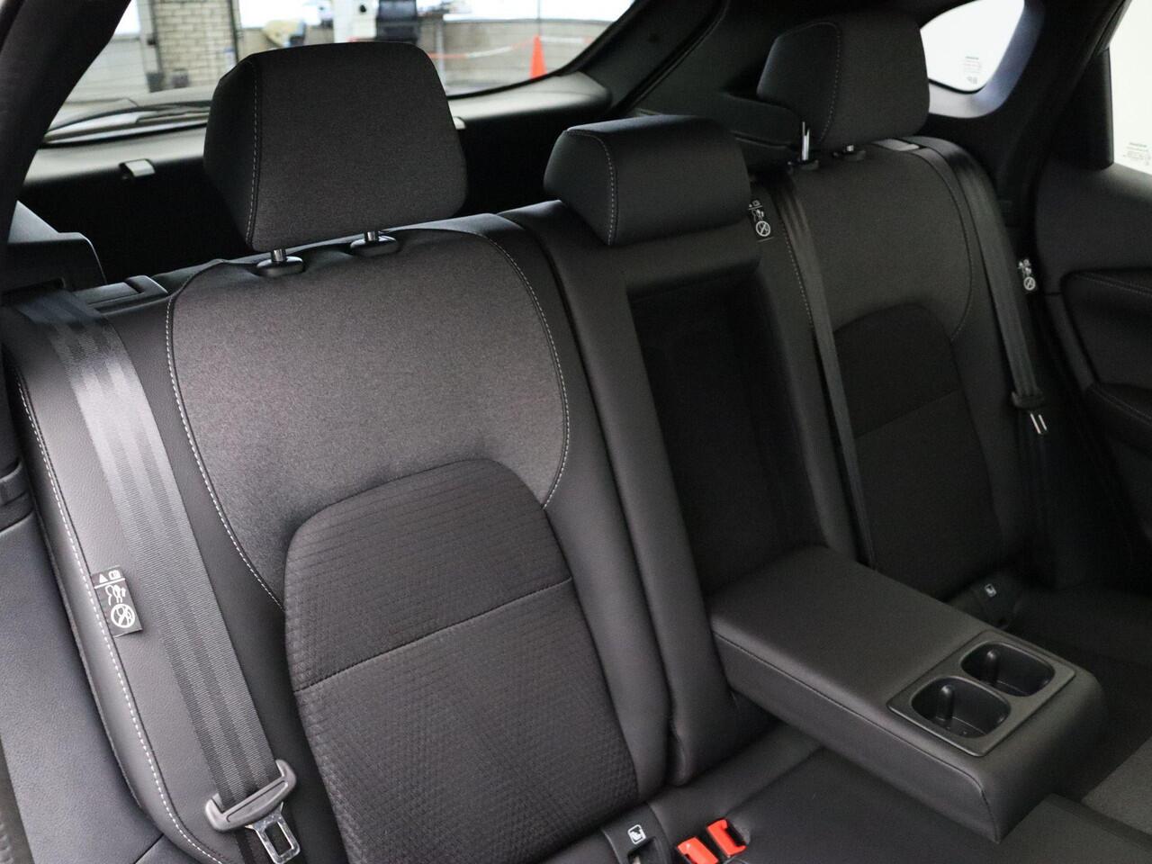 Nissan QASHQAI 158pk MHEV Xtronic N-Connecta | 18" Velgen | Stoel, Stuur en Voorruitverwarming | Adaptieve Cruise Control | Rondom Camera's |