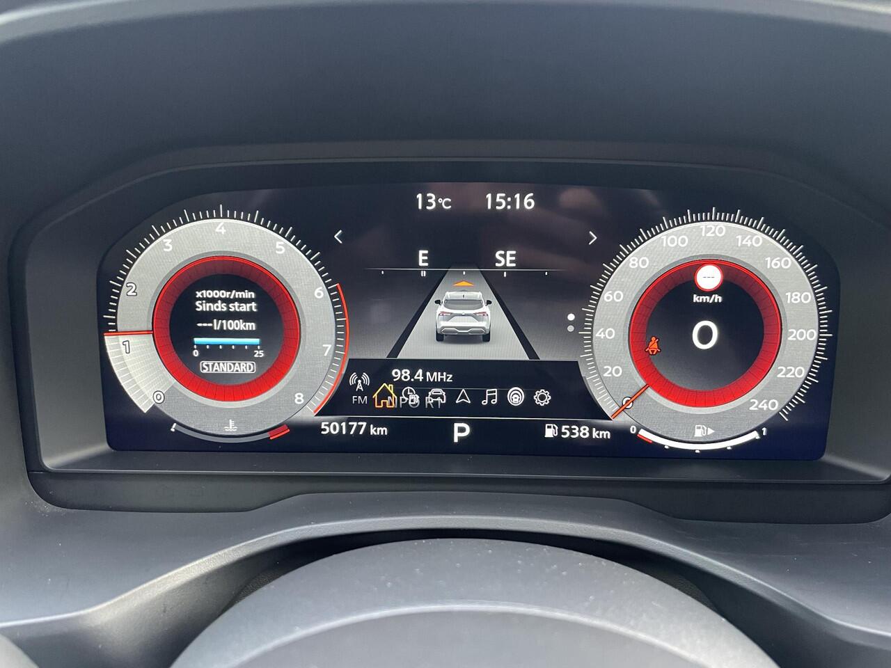 Nissan QASHQAI 1.3 MHEV Xtronic Tekna Plus / HUD / Panoramadak / Allseason banden / Trekgewicht 1800 kg / Elektrische achterklep / Stoel met massage functie / Rondomzicht camera / Stuur-, Stoel en Voorruit verwarming / Bose Audio Systeem /