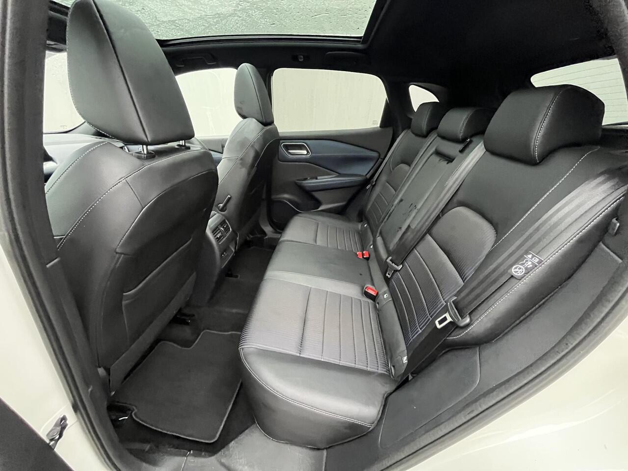 Nissan QASHQAI 1.3 MHEV Tekna / Vaste Trekhaak 13-polig (Trekgewicht 1.400kg) / All Seasons / Panoramadak / HUD / Apple Carplay & Android Auto / Keyless Entry & Start / Navigatie full map / 360° Camera / Adaptieve Cruise Control / Climate Control / Elektrisch Verstelbar