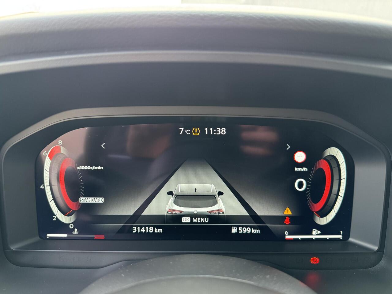 Nissan QASHQAI 1.3 MHEV Tekna / Trekhaak (Trekgewicht 1.400kg) / Dealeronderhouden / Panoramadak / Adaptieve Cruise Control / Stoelverwarming / Stuurverwarming / Voorruitverwarming / Apple Carplay & Android Auto /