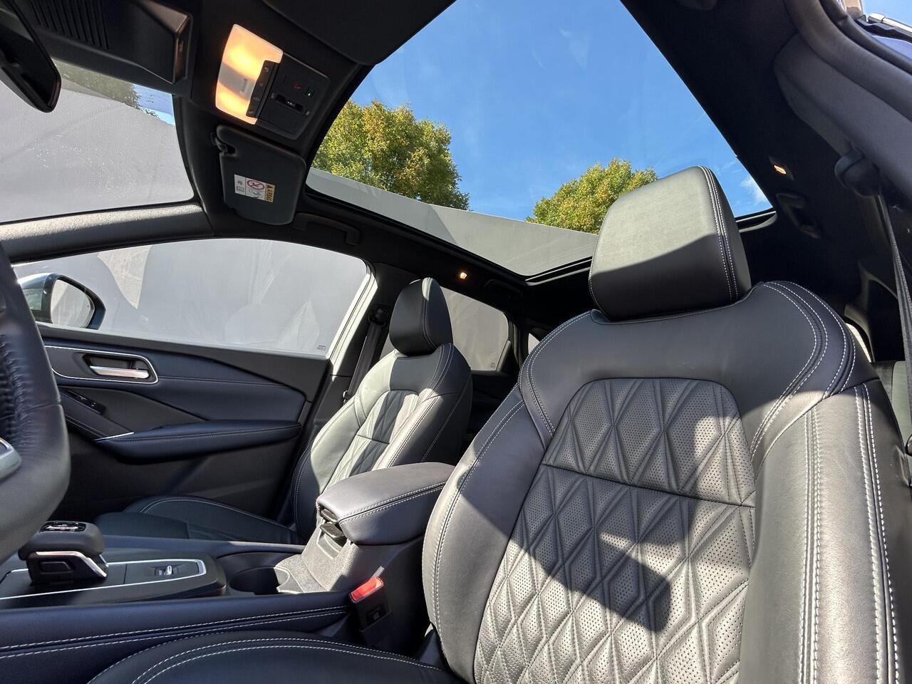 Nissan QASHQAI 1.3 MHEV Tekna Plus Automaat / Panoramadak / Elektrisch Bedienbare Stoelen met Massagefunctie & Geheugen / BOSE Premium Audio / All Season Banden / Apple Carplay & Android Auto / Elektrische Achterklep / Head-Up Display /