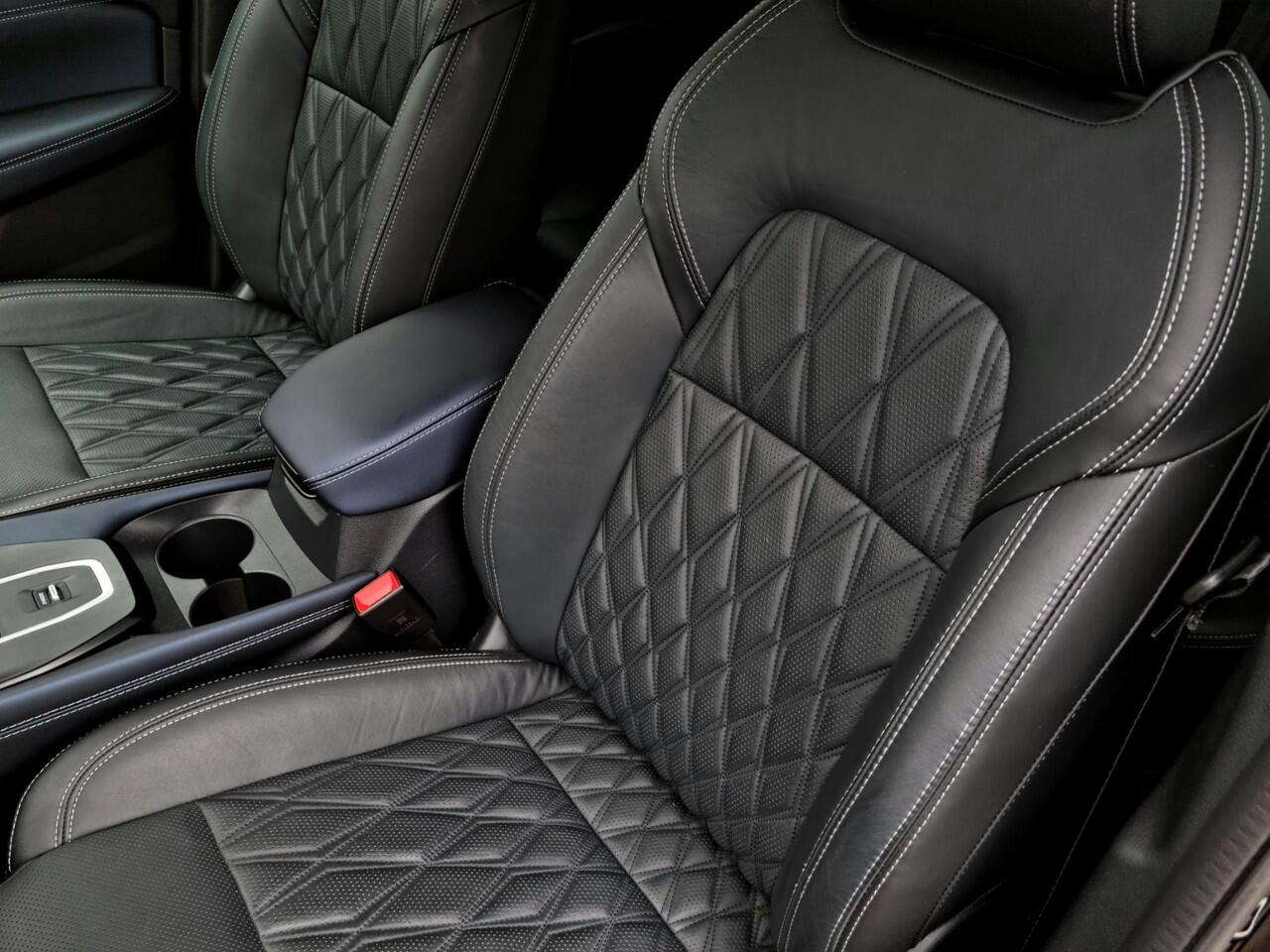 Nissan QASHQAI 1.3 MHEV Xtronic Tekna Plus / Trekhaak ( 1.800 kg ) / All season banden / Apple carplay / Android auto / Lederen bekleding / Bose geluidsinstallatie / Head-up Display