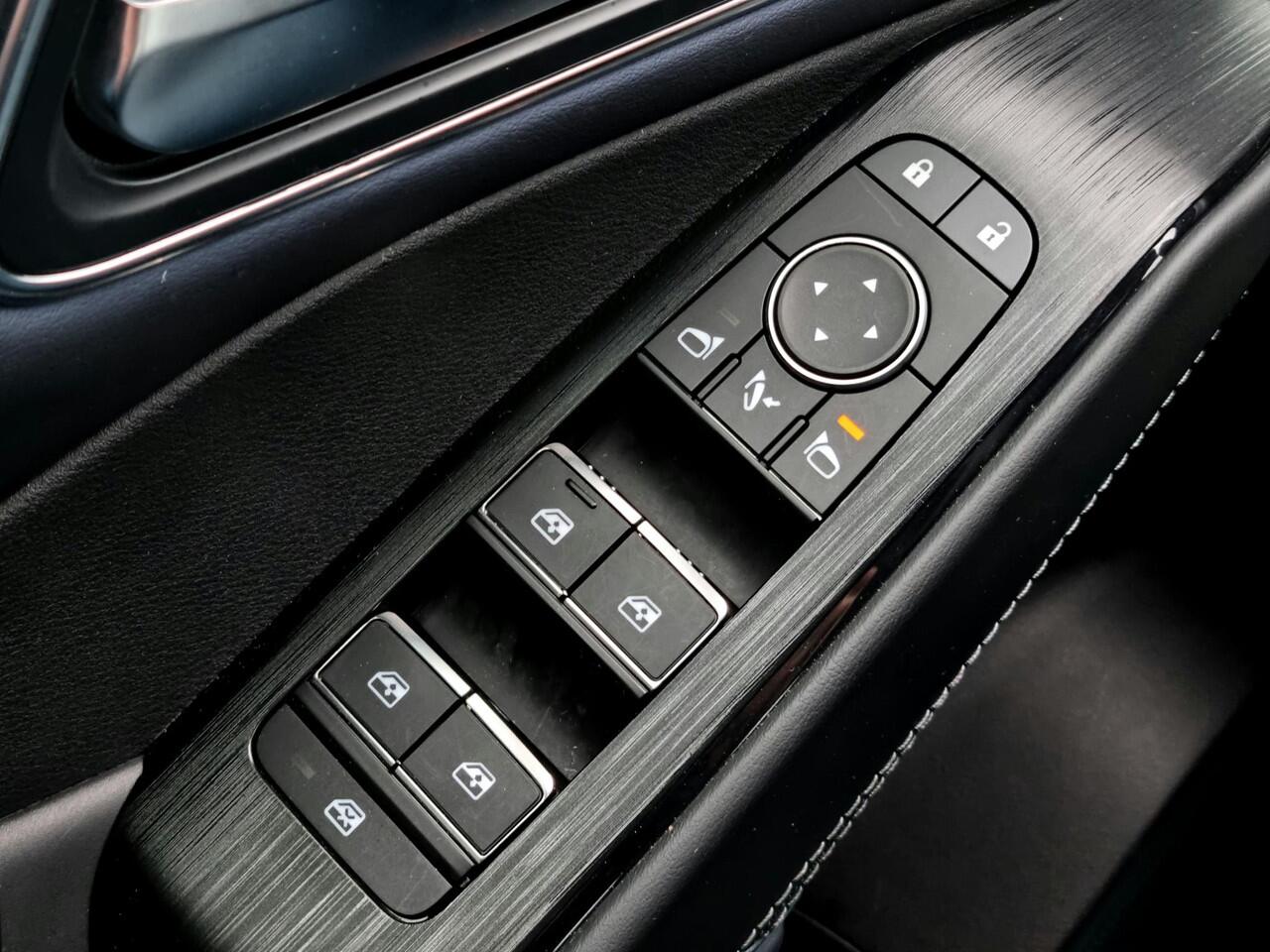 Nissan QASHQAI 1.3 MHEV Xtronic Tekna Plus / Trekhaak ( 1.800 kg ) / Apple carplay / Android auto / Bose geluidsinstallatie / Panoramadak / Lederen bekleding