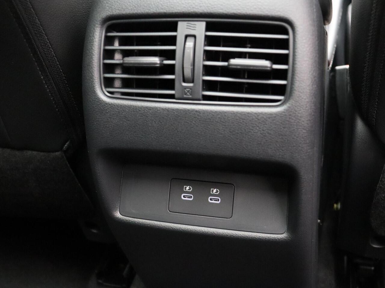 Nissan QASHQAI 158pk MHEV Xtronic N-Connecta | 1800KG Trekgewicht | 18" Velgen | Stoel, Stuur en Voorruitverwarming | Adaptieve Cruise Control | Keyless Entry | Panorama Dak |