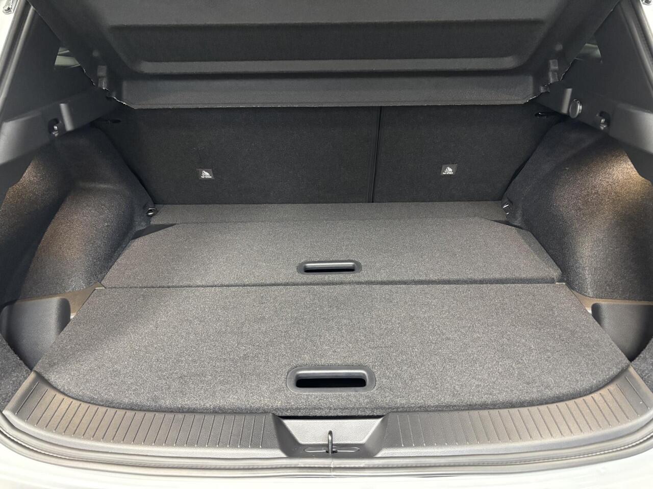 Nissan QASHQAI 1.3 MHEV Xtronic Tekna / Voorstoelen, voorruit + stuurwiel verwarmd / 1800 kg trekgewicht / Panorama dak / Metaalkleur parelmoer / Automatische airco / Rondomzichtcamera / Parkeersensoren voor + achter / Navigatiesysteem / Lichtmetalen velgen 19" / Ledere