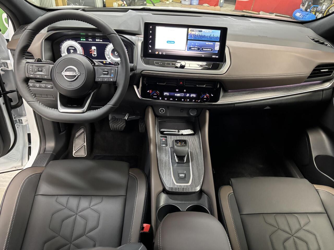 Nissan QASHQAI 1.3 MHEV Xtronic Tekna / Voorstoelen, voorruit + stuurwiel verwarmd / 1800 kg trekgewicht / Panorama dak / Metaalkleur parelmoer / Automatische airco / Rondomzichtcamera / Parkeersensoren voor + achter / Navigatiesysteem / Lichtmetalen velgen 19" / Ledere