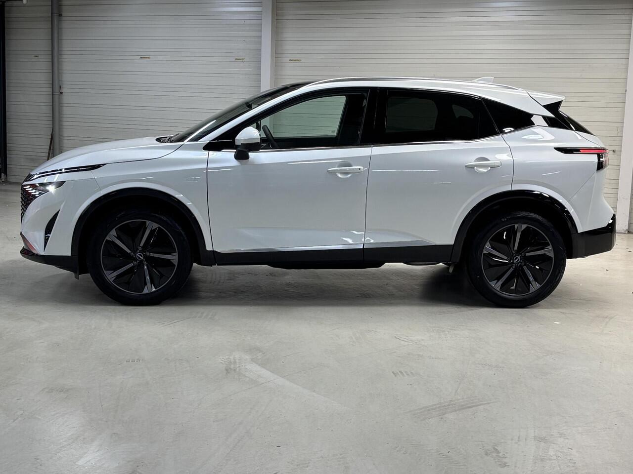 Nissan QASHQAI 1.3 MHEV Xtronic Tekna / Voorstoelen, voorruit + stuurwiel verwarmd / 1800 kg trekgewicht / Panorama dak / Metaalkleur parelmoer / Automatische airco / Rondomzichtcamera / Parkeersensoren voor + achter / Navigatiesysteem / Lichtmetalen velgen 19" / Ledere