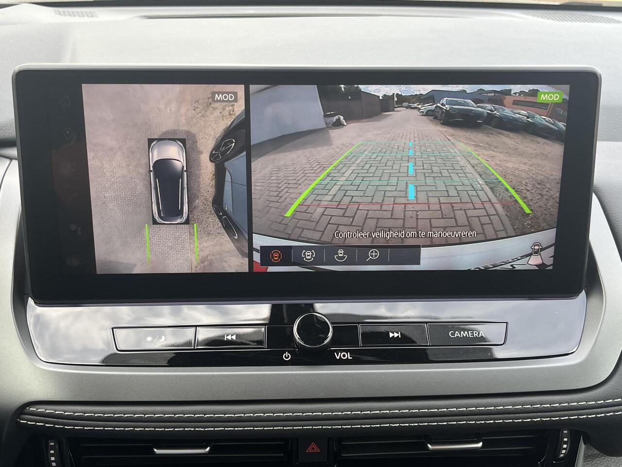 Nissan QASHQAI 1.3 MHEV Xtronic Tekna Automaat / ¤4.000,- Nissan Voorraadvoordeel / NIEUW uit voorraad leverbaar! / Panoramadak / Googlemaps Navigatie / HUD / 360° Camera / Apple Carplay & Android Auto / Elektrische Achterklep / Stuur- en Stoelverwarming voor / Voorruit
